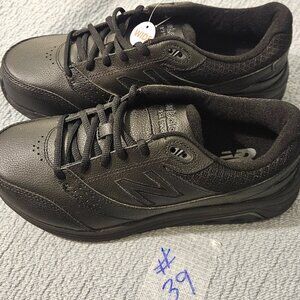 New Balance womens running shoe 2 E size 7 Wide